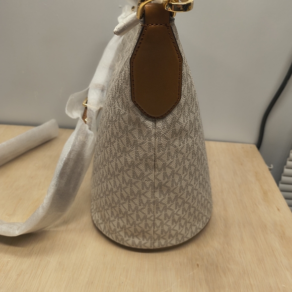 Michael Kors Brooke Bucket Handbag - Picture 9 of 14